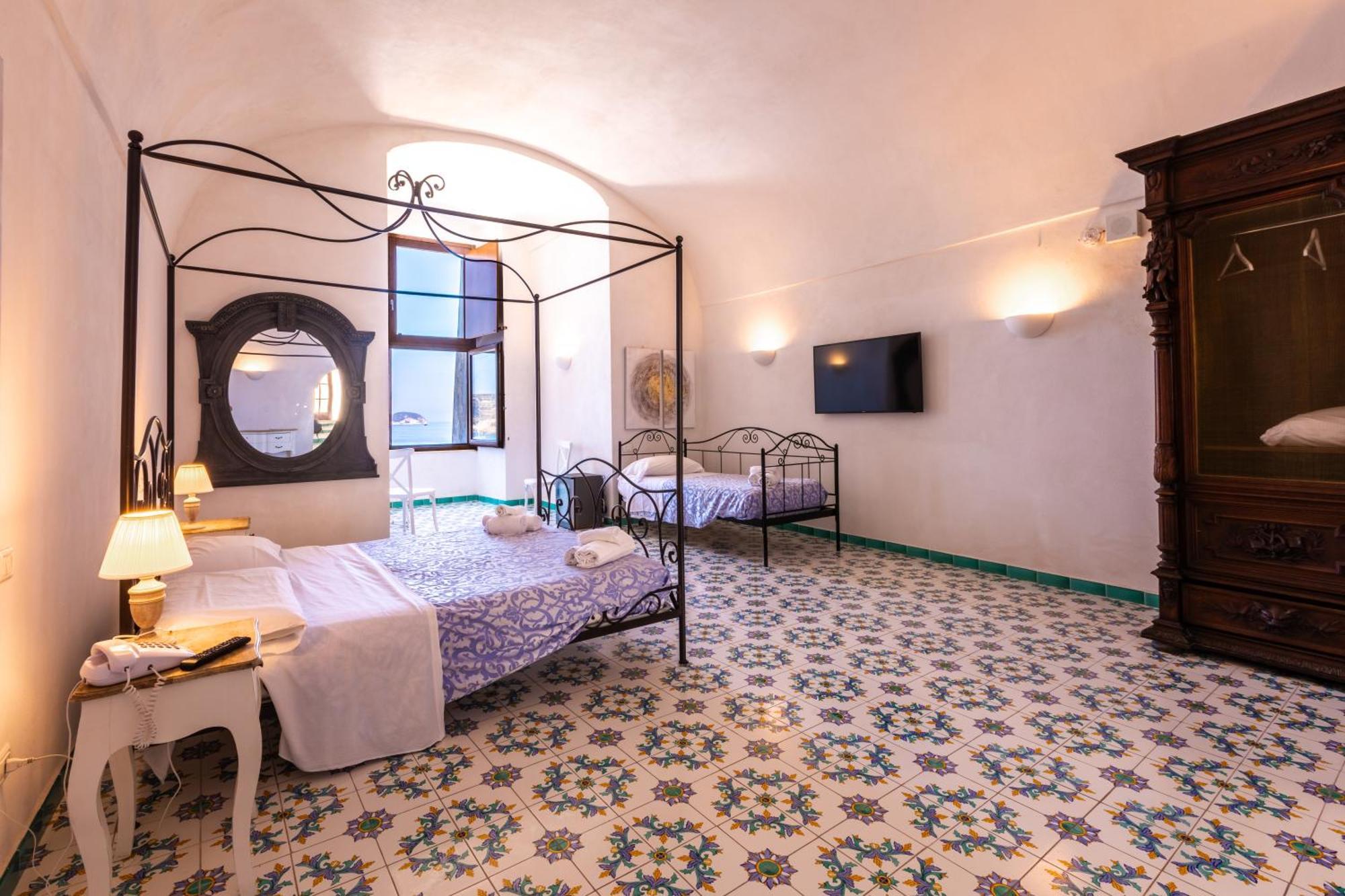 Torre Dei Borboni Hotel 3*
