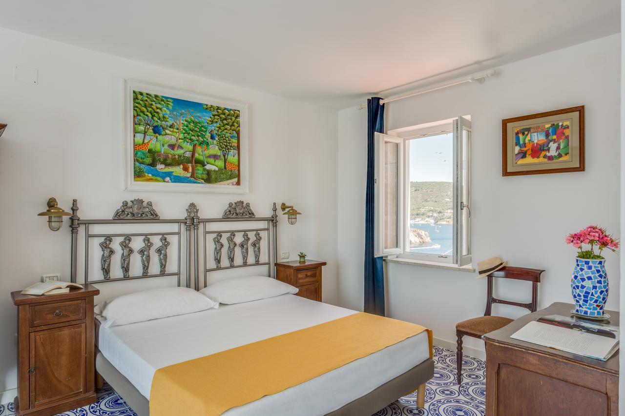 Hotel Torre Dei Borboni 3*