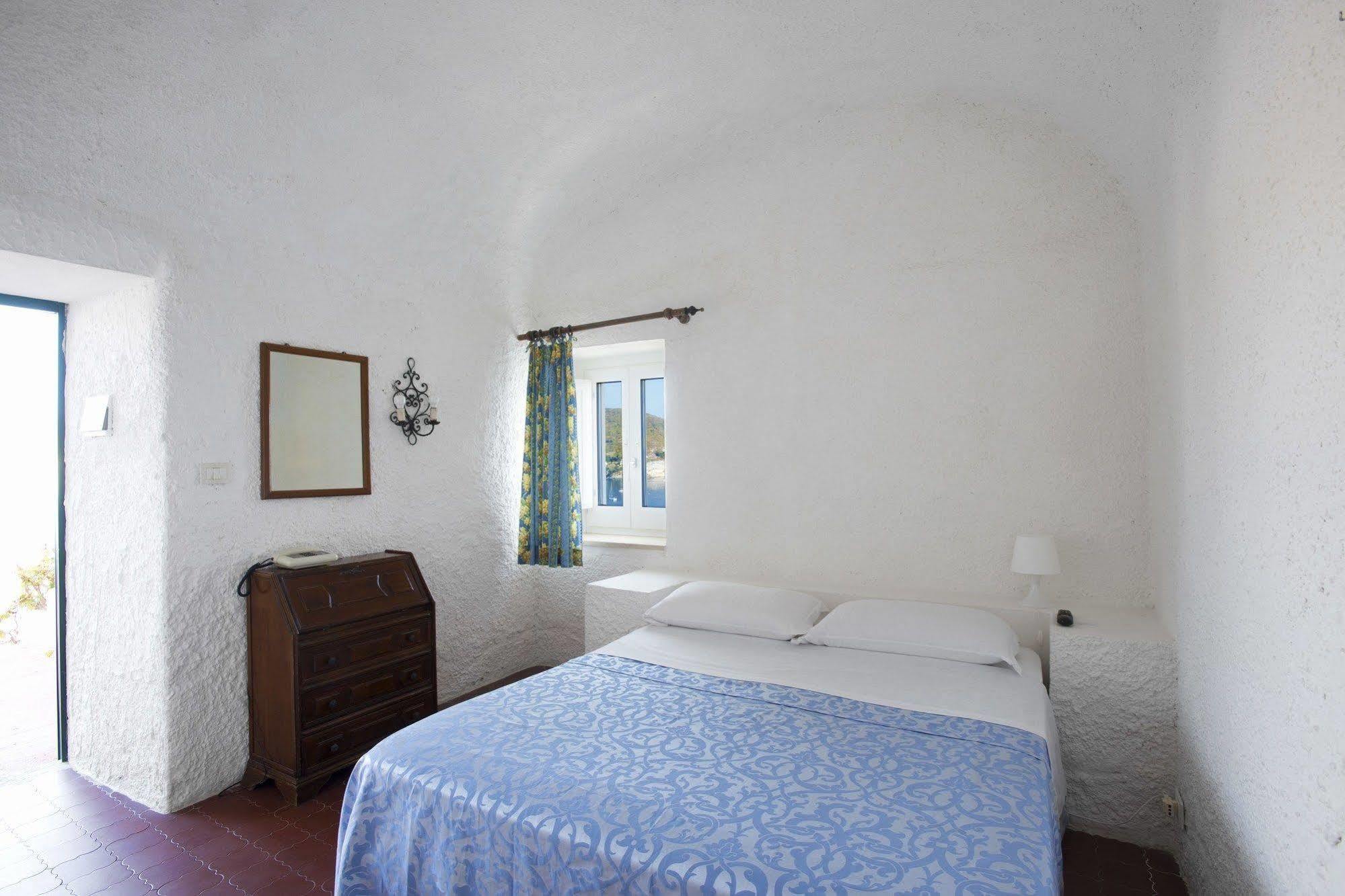 Hotel Torre Dei Borboni 3*